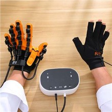 Hand- och fingertränare efter ryggmärgsskada