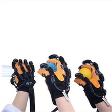 Mot en mjuk pneumatisk handske för handrehabilitering